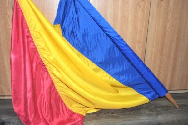 Intonarea imnului naţional, obligatorie în învăţământul primar